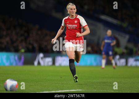 Londres, Royaume-Uni. 15 mars 2024. Stina Blackstenius d'Arsenal Women lors du match de Super League féminine entre Chelsea Women et Arsenal Women à Stamford Bridge, Londres, Angleterre le 15 mars 2024. Photo de Joshua Smith. Utilisation éditoriale uniquement, licence requise pour une utilisation commerciale. Aucune utilisation dans les Paris, les jeux ou les publications d'un club/ligue/joueur. Crédit : UK Sports pics Ltd/Alamy Live News Banque D'Images