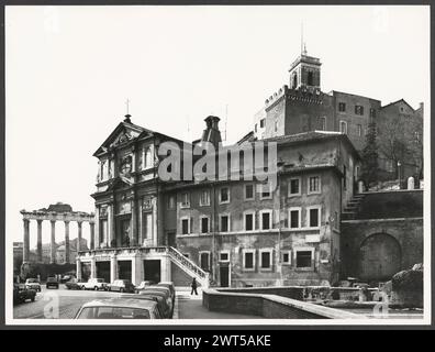 Lazio Roma Rome S. Giuseppe dei Falegnami. Hutzel, Max 1960-1990 Post-médiéval : architecture, sculpture architecturale, sculpture, peinture, fresques, reliefs reliés à Carcero Mamertino où se sont réunis Peter a été emprisonné avant sa Crucifixion photographe et érudit allemand Max Hutzel (1911-1988) photographié en Italie du début des années 1960 jusqu'à sa mort. Le résultat de ce projet, désigné par Hutzel comme Foto Arte Minore, est une documentation approfondie du développement historique de l'art en Italie jusqu'au XVIIIe siècle, y compris des objets des Étrusques et des Romains, ainsi que du début de Medieva Banque D'Images