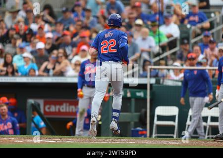 New York mets Brett Baty #22 rassemble les bases après avoir couru lors de la septième manche d’un match de baseball contre les Marlins de Miami au Roger Dean Chevrolet Stadium à Jupiter, Floride, le samedi 2 mars 2024. (Photo : Gordon Donovan) Banque D'Images