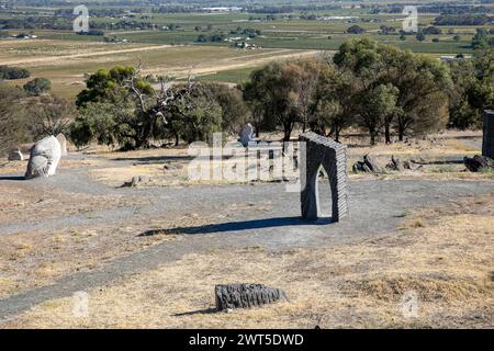 Parc de sculptures de Barossa Valley avec des œuvres d'artistes exposées au belvédère de Mengler Hill, près d'Angaston en Australie méridionale Banque D'Images