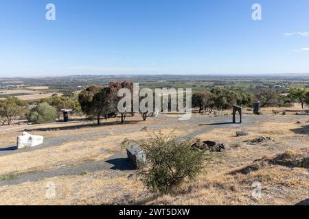 Parc de sculptures de Barossa Valley avec des œuvres d'artistes exposées au belvédère de Mengler Hill, près d'Angaston en Australie méridionale Banque D'Images