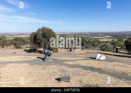 Parc de sculptures de Barossa Valley avec des œuvres d'artistes exposées au belvédère de Mengler Hill, près d'Angaston en Australie méridionale Banque D'Images