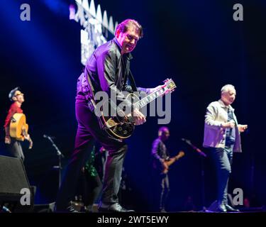 LEEDS, ROYAUME-UNI. 15 mars 2024. Simple Minds Global Tour 2024 Charlie Burchill, guitariste crédit : Paul Whitehurst/Alamy Live News Banque D'Images