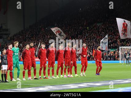 Anfield, Liverpool, Merseyside, Royaume-Uni. 14 mars 2024. Europa League, Round of 16, second Leg Football, Liverpool contre Sparta Prague ; les joueurs de Liverpool s'alignent avant le coup d'envoi Credit : action plus Sports/Alamy Live News Banque D'Images