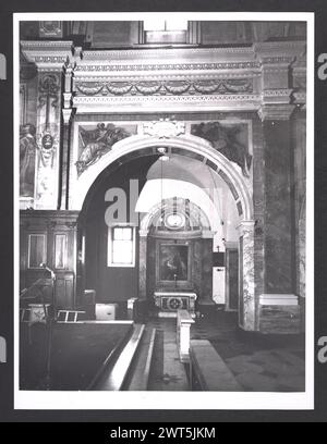 Lazio Rieti Magliano Sabina Cathédrale 3. Hutzel, Max 1960-1990 vues extérieures de la façade (XVIIIe siècle) et des portails (XVe siècle). Vues de l'intérieur restauré : fresques en abside du couronnement de la Vierge, Annonciation et la naissance et la mort du fils d'Uliano, noble de Magliano ; fresques décoratives au plafond ; retables et autels en marbre. Trésor : chasuble de brocart d'argent et d'or décoré de saints (XVIIIe siècle), portraits d'évêques (XVe-XVIIe siècle). Photographe et érudit d'origine allemande Max Hutzel (1911-1988) photographié en Italie du début des années 1960 jusqu'à sa mort. La Re Banque D'Images