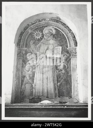 Lazio Viterbo Vetralla S. Francesco. Hutzel, Max 1960-1990 lieu spécifique : Archeo Notes générales : médiéval (62 photos de S. Francesco) Hutzel nos 44-97, 109-116, un de Archeo Hutzel no. 127 Max Hutzel (1911-1988), photographe et chercheur d'origine allemande, photographie en Italie du début des années 1960 jusqu'à sa mort. Le résultat de ce projet, appelé Foto Arte Minore par Hutzel, est une documentation approfondie du développement historique de l'art en Italie jusqu'au XVIIIe siècle, y compris des objets des Étrusques et des Romains, ainsi que des monu médiéval, roman, gothique, Renaissance et baroque Banque D'Images