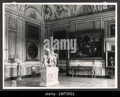 Lazio Roma Rome Villa Borghese Casino Borghese4. Hutzel, Max 1960-1990 vue générale sur les jardins du parc, vue sur la façade du Casino Borghese, et vue sur le musée intérieur et la galerie, avec plusieurs vues sur le "il Ratto di Proserpina" du Bernin. Propriétaire : Galleria Borghese et Museo Borghese le photographe et érudit d'origine allemande Max Hutzel (1911-1988) photographié en Italie du début des années 1960 jusqu'à sa mort. Le résultat de ce projet, désigné par Hutzel comme Foto Arte Minore, est une documentation approfondie du développement historique de l'art en Italie jusqu'au XVIIIe siècle, y compris des objets de la E Banque D'Images