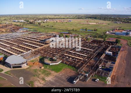 Aerial of the Roma Saleyards le plus grand centre de vente de bétail d'Australie, avec plus de 400 000 bovins passant par an. Roma Queensland Australie Banque D'Images