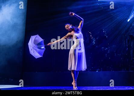 AMSTERDAM - performance lors du 72ème bal du livre au Stadsschouwburg. ANP EVA PLEVIER netherlands Out - belgique Out Credit : ANP/Alamy Live News Banque D'Images