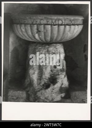 Marches Macerata Urbisaglia chiesetta della Maesta. Hutzel, Max 1960-1990 Max Hutzel (1911-1988), photographe et chercheur d'origine allemande, a photographié en Italie du début des années 1960 jusqu'à sa mort. Le résultat de ce projet, appelé Foto Arte Minore par Hutzel, est une documentation approfondie du développement historique de l'art en Italie jusqu'au XVIIIe siècle, y compris des objets des Étrusques et des Romains, ainsi que des monuments médiévaux, romans, gothiques, Renaissance et baroques. Les images sont organisées par région géographique en Italie, puis par province, ville, complexe de sites et monument. Banque D'Images