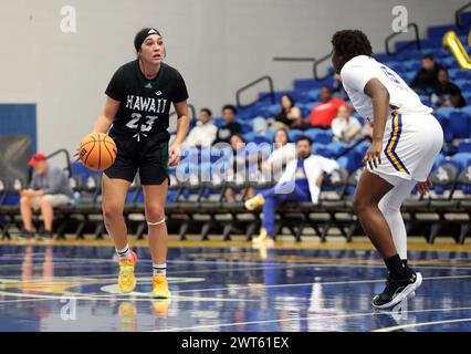 9 mars 2024 - le garde de Hawai'i Rainbow Wahine MeiLani McBee #23 lors d'un match entre les Bakersfield Roadrunners de CSU et les Hawai'i Rainbow Wahine au Centre Icardo à Bakersfield, CA - Michael Sullivan/CSM Banque D'Images