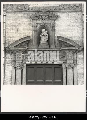 Lazio Viterbo Vallerano Madonna del Ruscello. Hutzel, Max 1960-1990 vues extérieures de l'église du XVIIe siècle, y compris coupole et cour intérieure, avec des vues détaillées de la sculpture de façade, des portes et des fenêtres. Vue intérieure sur la nef et les autels, décoration en stuc, orgue, chœur en bois, fresques et peintures. Photographe et érudit d'origine allemande Max Hutzel (1911-1988) photographié en Italie du début des années 1960 jusqu'à sa mort. Le résultat de ce projet, désigné par Hutzel comme Foto Arte Minore, est une documentation approfondie du développement historique de l'art en Italie jusqu'au XVIIIe siècle, y compris des objets de th Banque D'Images