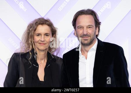 Lille, France. 15 mars 2024. Delphine de Vigan et François Busnel assistent à la cérémonie d’ouverture du festival Series Mania le 15 mars 2024 à Lille. Photo de Sébastien Courdji/ABACAPRESS.COM crédit : Abaca Press/Alamy Live News Banque D'Images