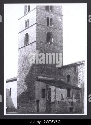 Lazio Frosinone Ferentino S. Francesco. Hutzel, Max 1960-1990 Post-médiéval : peinture sur autel Max Hutzel (1911-1988) photographe et érudit d'origine allemande photographié en Italie du début des années 1960 jusqu'à sa mort. Le résultat de ce projet, appelé Foto Arte Minore par Hutzel, est une documentation approfondie du développement historique de l'art en Italie jusqu'au XVIIIe siècle, y compris des objets des Étrusques et des Romains, ainsi que des monuments médiévaux, romans, gothiques, Renaissance et baroques. Les images sont organisées par région géographique en Italie, puis par province, ville, complexe de site et Mo Banque D'Images