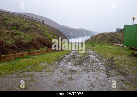 Tragumna, West Cork, Irlande. 16 mars 2024. Gardai interroge actuellement 10 hommes soupçonnés d'avoir tenté de débarquer de la drogue à Tragumna, dans l'ouest de Cork. La cale où le gang a tenté de lancer une CÔTE pour ramasser de la drogue était calme aujourd'hui. Crédit : AG News/Alamy Live News Banque D'Images