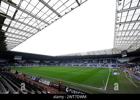 Vue générale de l'intérieur du terrain avant le match de championnat Sky Bet au stade Swansea.com, Swansea. Date de la photo : samedi 16 mars 2024. Banque D'Images