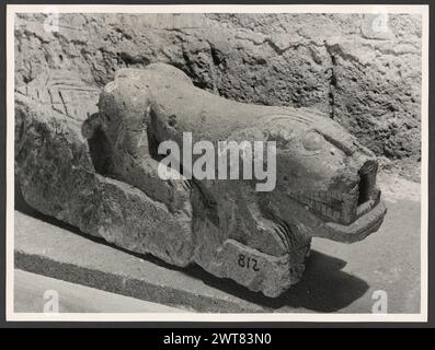 Lazio Viterbo Tuscania Museo Comunale3. Hutzel, Max 1960-1990 Antiquités : sarcofages étrusques Max Hutzel (1911-1988) photographe et érudit d'origine allemande photographié en Italie du début des années 1960 jusqu'à sa mort. Le résultat de ce projet, appelé Foto Arte Minore par Hutzel, est une documentation approfondie du développement historique de l'art en Italie jusqu'au XVIIIe siècle, y compris des objets des Étrusques et des Romains, ainsi que des monuments médiévaux, romans, gothiques, Renaissance et baroques. Les images sont organisées par région géographique en Italie, puis par province, ville, complexe de site et Banque D'Images
