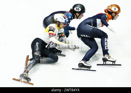 ROTTERDAM - (g-d) Hanne Desmet (bel), Julie Letai (USA), Suzanne Schulting (NED) lors du quart de finale féminin du 500 mètres aux Championnats du monde sur courte piste à Ahoy. ANP KOEN VAN WEEL crédit : ANP/Alamy Live News Banque D'Images