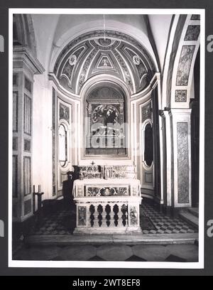 Lazio Rieti Magliano Sabina Cathédrale 5. Hutzel, Max 1960-1990 vues extérieures de la façade (XVIIIe siècle) et des portails (XVe siècle). Vues de l'intérieur restauré : fresques en abside du couronnement de la Vierge, Annonciation et la naissance et la mort du fils d'Uliano, noble de Magliano ; fresques décoratives au plafond ; retables et autels en marbre. Trésor : chasuble de brocart d'argent et d'or décoré de saints (XVIIIe siècle), portraits d'évêques (XVe-XVIIe siècle). Photographe et érudit d'origine allemande Max Hutzel (1911-1988) photographié en Italie du début des années 1960 jusqu'à sa mort. La Re Banque D'Images