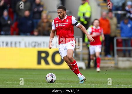 Rotherham, Royaume-Uni. 16 mars 2024. Le milieu de terrain de Rotherham United Andy Rinomhota (12 ans) lors du Rotherham United FC v Huddersfield Town AFC Sky Bet EFL Championship match au Aesseal New York Stadium, Rotherham, Angleterre, Royaume-Uni le 16 mars 2024 Credit : Every second Media/Alamy Live News Banque D'Images