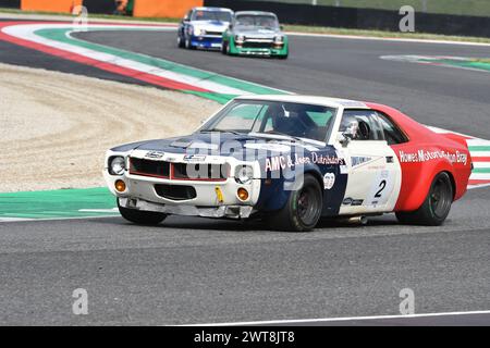 Scarperia, 2 avril 2023 : AMC Javelin 1972 en action lors du Mugello Classic 2023 au Mugello circuit en Italie. Banque D'Images