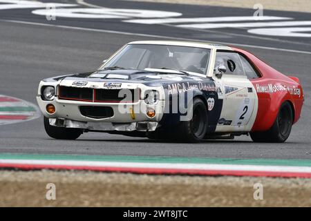 Scarperia, 2 avril 2023 : AMC Javelin 1972 en action lors du Mugello Classic 2023 au Mugello circuit en Italie. Banque D'Images
