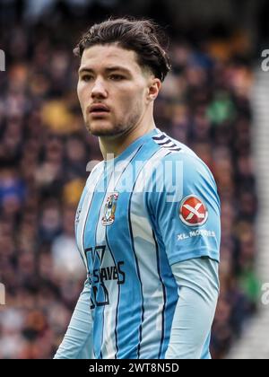 Wolverhampton, Royaume-Uni. 16 mars 2024. Wolverhampton, Angleterre, 16 mars 2024 : Callum O'Hare (10 Coventry City) en action lors du match de football de la FA Cup entre Wolverhampton Wanderers et Coventry City au stade Molineux de Wolverhampton, Angleterre (Natalie Mincher/SPP) crédit : SPP Sport Press photo. /Alamy Live News Banque D'Images