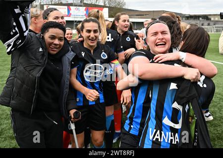 Aalter, Belgique. 16 mars 2024. Joueuses du Club YLA avec Davinia Vanmechelen (25) du Club YLA en photo célébrant après avoir remporté un match de football féminin entre le Club Brugge Dames YLA et AA Gent Ladies dans la demi-finale de la saison 2023 - 2024 de l'édition de la Coupe belge des femmes, le samedi 16 mars 2024 à Aalter, BELGIQUE . Crédit : Sportpix/Alamy Live News Banque D'Images