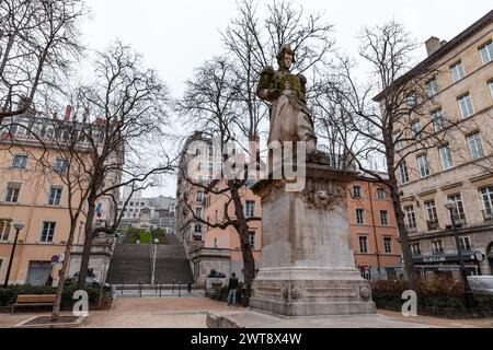 Lyon, France - 26 janvier 2022 : Statue commémorative du sergent Blandan, soldat français connu pour sa résistance en Algérie, située dans la vieille ville de Banque D'Images