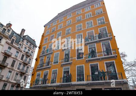 Lyon, France - 26 janvier 2022 : la fresque des Lyonnais est une fresque murale de 800m2, représentant 24 personnages historiques et 6 contemporains lyonnais, réalisée Banque D'Images