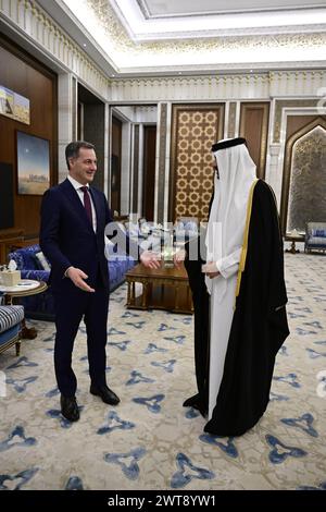 Doha, Qatar. 16 mars 2024. Le premier ministre Alexander de Croo et l’émir du Qatar Tamim Bin Hamad Al-Thani photographiés lors d’une mission du premier ministre belge, samedi 16 mars 2024 à Doha, Qatar. Le premier ministre effectue une visite de trois jours en Jordanie, au Qatar et en Égypte. BELGA PHOTO DIRK WAEM crédit : Belga News Agency/Alamy Live News Banque D'Images