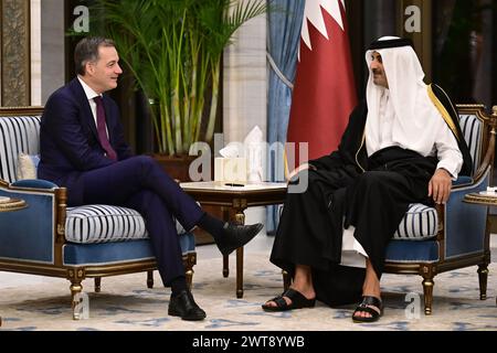 Doha, Qatar. 16 mars 2024. Le premier ministre Alexander de Croo et l’émir du Qatar Tamim Bin Hamad Al-Thani photographiés lors d’une mission du premier ministre belge, samedi 16 mars 2024 à Doha, Qatar. Le premier ministre effectue une visite de trois jours en Jordanie, au Qatar et en Égypte. BELGA PHOTO DIRK WAEM crédit : Belga News Agency/Alamy Live News Banque D'Images