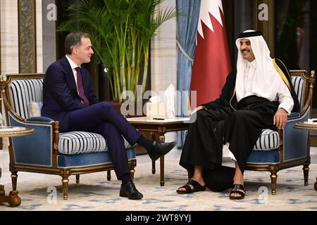 Doha, Qatar. 16 mars 2024. Le premier ministre Alexander de Croo et l’émir du Qatar Tamim Bin Hamad Al-Thani photographiés lors d’une mission du premier ministre belge, samedi 16 mars 2024 à Doha, Qatar. Le premier ministre effectue une visite de trois jours en Jordanie, au Qatar et en Égypte. BELGA PHOTO DIRK WAEM crédit : Belga News Agency/Alamy Live News Banque D'Images