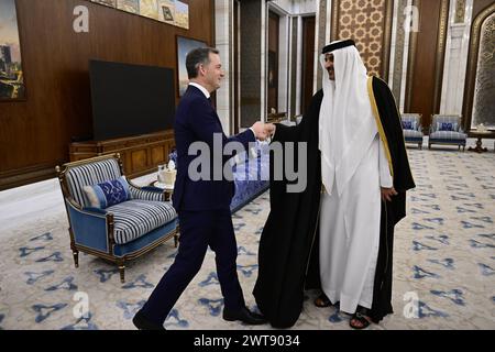 Doha, Qatar. 16 mars 2024. Le premier ministre Alexander de Croo et l’émir du Qatar Tamim Bin Hamad Al-Thani photographiés lors d’une mission du premier ministre belge, samedi 16 mars 2024 à Doha, Qatar. Le premier ministre effectue une visite de trois jours en Jordanie, au Qatar et en Égypte. BELGA PHOTO DIRK WAEM crédit : Belga News Agency/Alamy Live News Banque D'Images