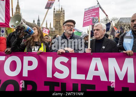 Londres, Royaume-Uni. 16 mars 2024. Jeremy Corbyn et John McDonnell se joignent à des gens devant les chambres du Parlement lors d'une manifestation contre le racisme et la Maison contre la haine à l'occasion de la Journée de l'ONU contre le racisme. Les manifestants défilent du Home Office à Downing Street pour un rassemblement avec des DJ et de la musique House. Credit : Stephen Chung / Alamy Live News Banque D'Images