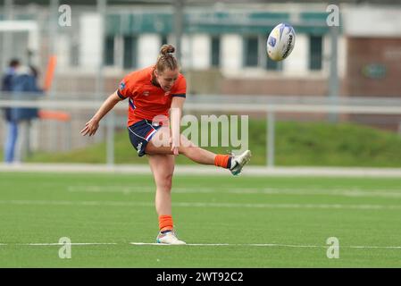 AMSTERDAM, PAYS-BAS - MARCH16 : Pleuni Kievit pendant le match international de rugby WXV Play-off Ladies match entre les pays-Bas contre la Colombie sur ma Banque D'Images