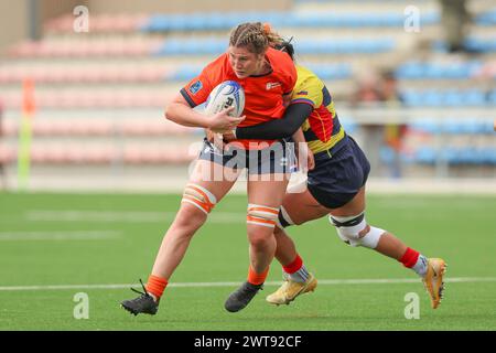 AMSTERDAM, PAYS-BAS - MARCH16 : ISA Prins joueuse de RC DIOK pendant le match de Play-off International Rugby WXV Ladies match entre les pays-Bas v Banque D'Images