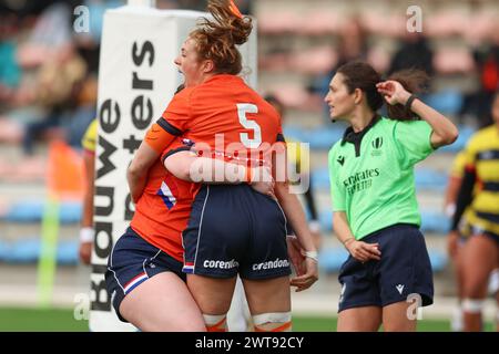 AMSTERDAM, PAYS-BAS - MARCH16 : ISA Prins joueuse de RC DIOK pendant le match de Play-off International Rugby WXV Ladies match entre les pays-Bas v Banque D'Images