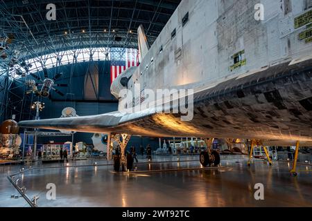 Navette spatiale Discovery exposée au hangar spatial James S. McDonnell au Steven F. Udvar-Hazy Center. Banque D'Images