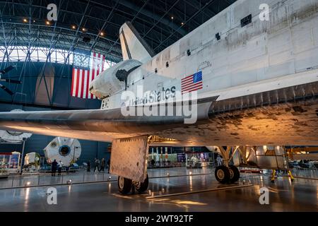 Navette spatiale Discovery exposée au hangar spatial James S. McDonnell au Steven F. Udvar-Hazy Center. Banque D'Images