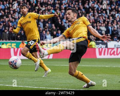 Wolverhampton, Royaume-Uni. 16 mars 2024. Wolverhampton, Angleterre, 16 mars 2024 : Pablo Sarabia (21 Wolves) prend un coup de feu lors du match de football de la FA Cup entre Wolverhampton Wanderers et Coventry City au stade Molineux de Wolverhampton, Angleterre (Natalie Mincher/SPP) crédit : SPP Sport Press photo. /Alamy Live News Banque D'Images