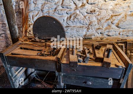 La distillerie Kilbeggan est située sur la rivière Brosna dans la ville de Kilbeggan, dans le comté de Westmeath, en Irlande. Il fait actuellement partie du Beam Suntory Banque D'Images