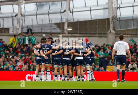 16 mars 2024 ; Aviva Stadium, Dublin, Irlande : six Nations International Rugby, Irlande contre Écosse ; l'équipe écossaise se caucus avant le coup d'envoi Banque D'Images