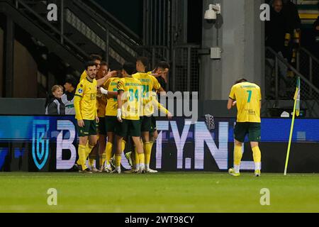 SITTARD, PAYS-BAS - 16 MARS : Kaj Sierhuis de Fortuna Sittard célèbre son but lors du match Fortuna Sittard entre Pec Zwolle au Fortuna Sittard Stadion le 16 mars 2024 à Sittard, pays-Bas. (Photo de Orange Pictures) crédit : Orange pics BV/Alamy Live News Banque D'Images