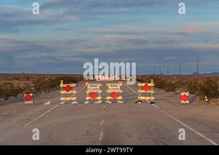 Route fermée pour un pont délavé le long de la route 66 dans le désert de Mojave Banque D'Images