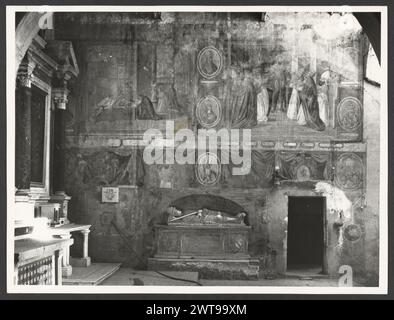 Lazio Viterbo Vetralla S. Francesco. Hutzel, Max 1960-1990 lieu spécifique : Archeo Notes générales : médiéval (62 photos de S. Francesco) Hutzel nos 44-97, 109-116, un de Archeo Hutzel no. 127 Max Hutzel (1911-1988), photographe et chercheur d'origine allemande, photographie en Italie du début des années 1960 jusqu'à sa mort. Le résultat de ce projet, appelé Foto Arte Minore par Hutzel, est une documentation approfondie du développement historique de l'art en Italie jusqu'au XVIIIe siècle, y compris des objets des Étrusques et des Romains, ainsi que des monu médiéval, roman, gothique, Renaissance et baroque Banque D'Images