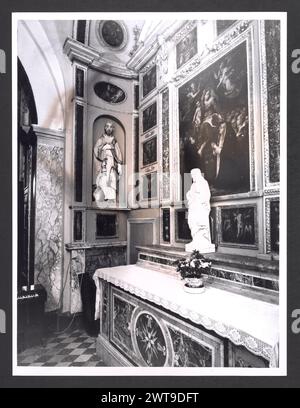 Lazio Rieti Magliano Sabina Cathédrale 4. Hutzel, Max 1960-1990 vues extérieures de la façade (XVIIIe siècle) et des portails (XVe siècle). Vues de l'intérieur restauré : fresques en abside du couronnement de la Vierge, Annonciation et la naissance et la mort du fils d'Uliano, noble de Magliano ; fresques décoratives au plafond ; retables et autels en marbre. Trésor : chasuble de brocart d'argent et d'or décoré de saints (XVIIIe siècle), portraits d'évêques (XVe-XVIIe siècle). Photographe et érudit d'origine allemande Max Hutzel (1911-1988) photographié en Italie du début des années 1960 jusqu'à sa mort. La Re Banque D'Images