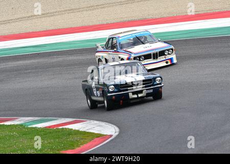 Scarperia, 2 avril 2023 : Ford Mustang 289 1965 en action lors du Mugello Classic 2023 au Mugello circuit en Italie. Banque D'Images