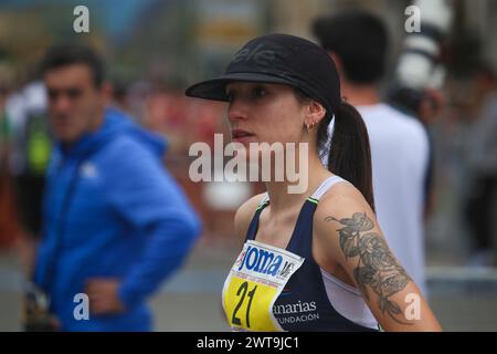 Laredo, Espagne, 16 mars 2024 : L'athlète espagnole Laura Rodríguez (21 ans) avant la course des 10 kilomètres de Laredo, le 16 mars 2024, à Laredo, Espagne. Crédit : Alberto Brevers / Alamy Live News. Banque D'Images