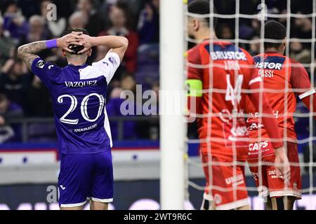 Bruxelles, Belgique. 16 mars 2024. Luis Vazquez d'Anderlecht semble déçu lors d'un match de football entre le RSC Anderlecht et le KV Kortrijk, samedi 16 mars 2024 à Bruxelles, le dernier jour (30/30) de la première division 'Jupiler Pro League' 2023-2024 du championnat belge. BELGA PHOTO LAURIE DIEFFEMBACQ crédit : Belga News Agency/Alamy Live News Banque D'Images